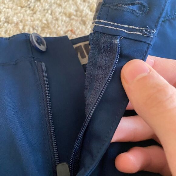 UNDER ARMOUR SIZE 14 DRESS/GOLF SHORTS - Picture 3 of 8